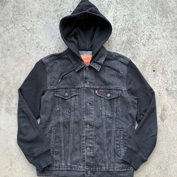 Levi’s Hybrid Vintage Fit Hooded Trucker Denim Jacket UNISEX Black - Picture 2 of 8